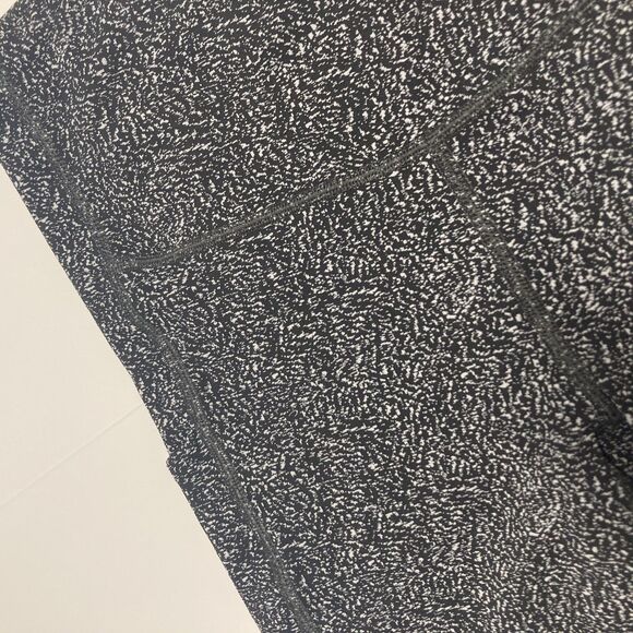 Athleta Black White Ultimate Stash Textured 7/8 Tight Leggings Pockets XS - Picture 8 of 12
